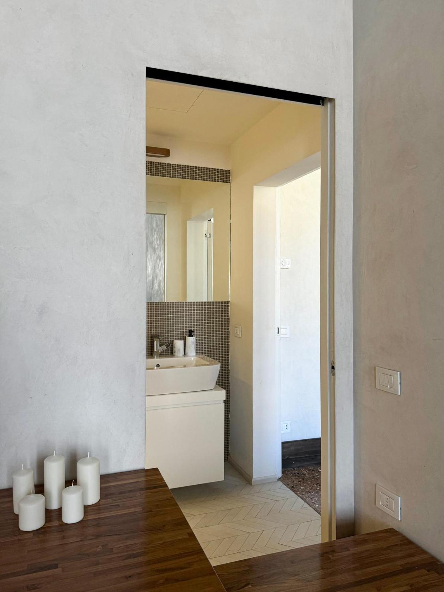 Central Luxury ~ Jacuzzi + Patio A/c Apartment Venedig