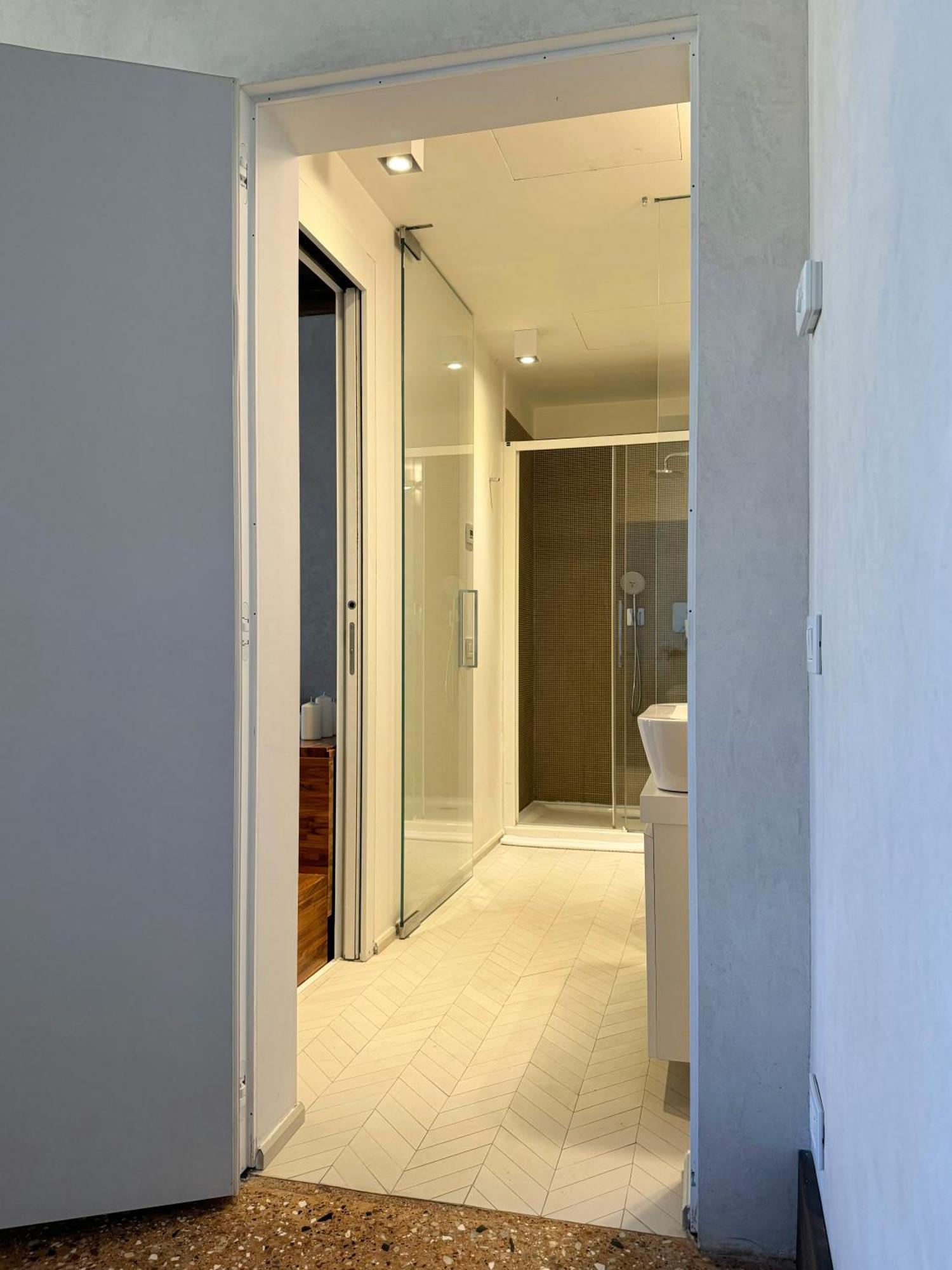 Central Luxury ~ Jacuzzi + Patio A/c Apartment