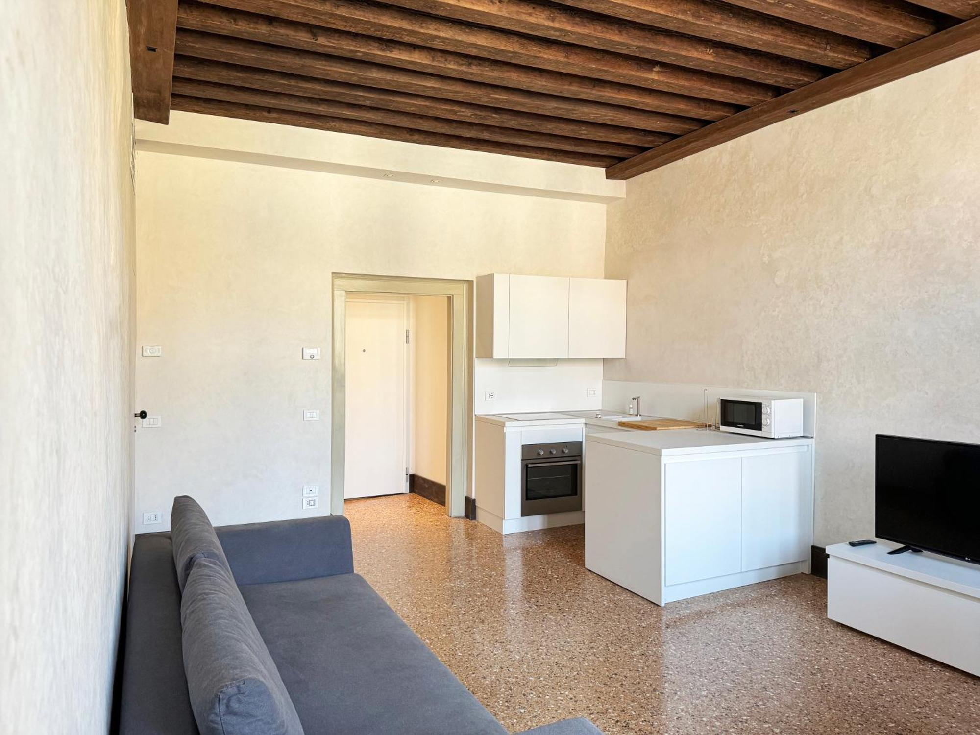Central Luxury ~ Jacuzzi + Patio A/c Venedig