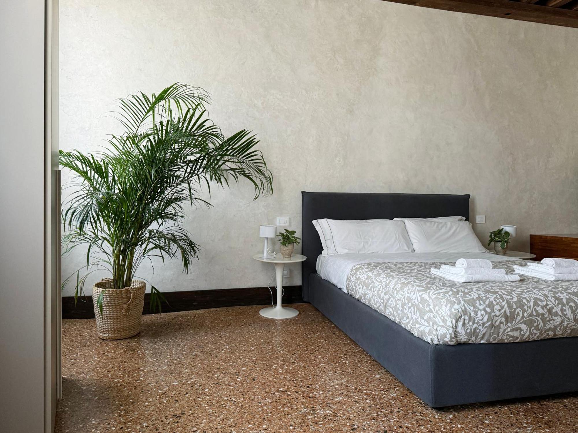 Central Luxury ~ Jacuzzi + Patio A/c * Venedig